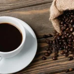 je-mozne-pit-kavu-s-vysokym-krevnim-tlakem-odpoved-kardiologa.webp.webp