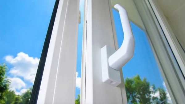 Kde nahradit yakisni a stylová okna v Dnipru?